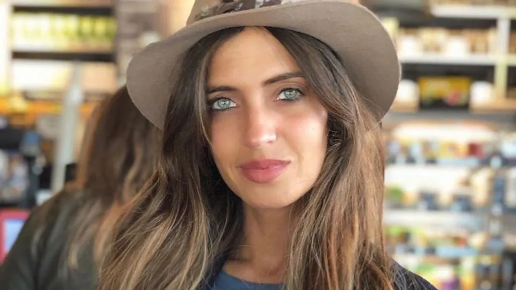 Sara Carbonero de sombrero
