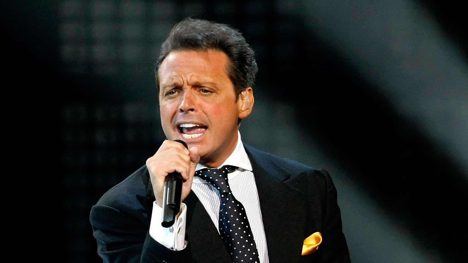 1499387274755Luis Miguel