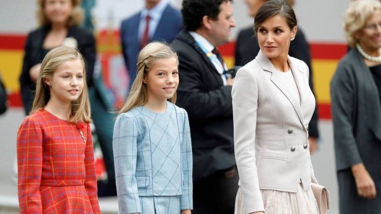 la-reina-letizia-y-sus-hijas-vacaciones-privadas-pero-no-secretas-en-roma