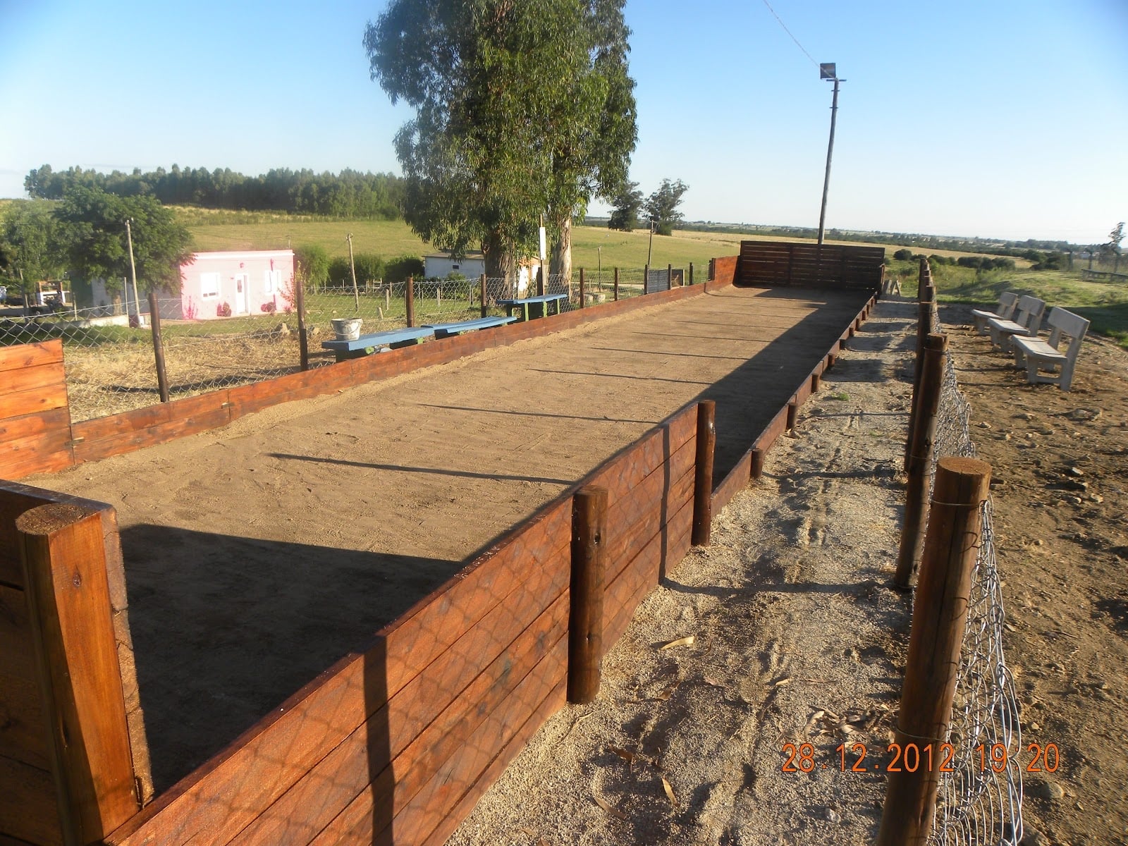 cancha de bochas.28,12,2012 003