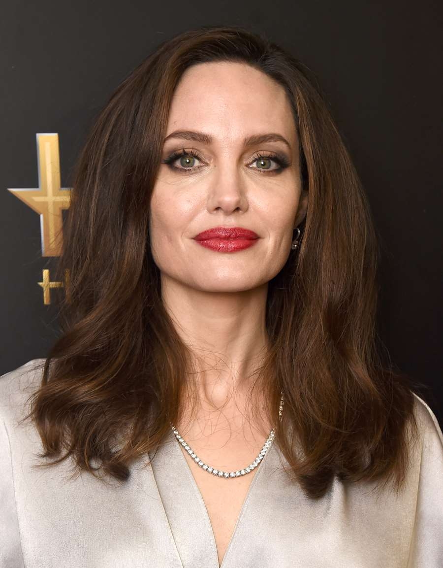 cortes-de-pelo-mas-de-40-anos-angelina-jolie_2e370c7f_900x1153