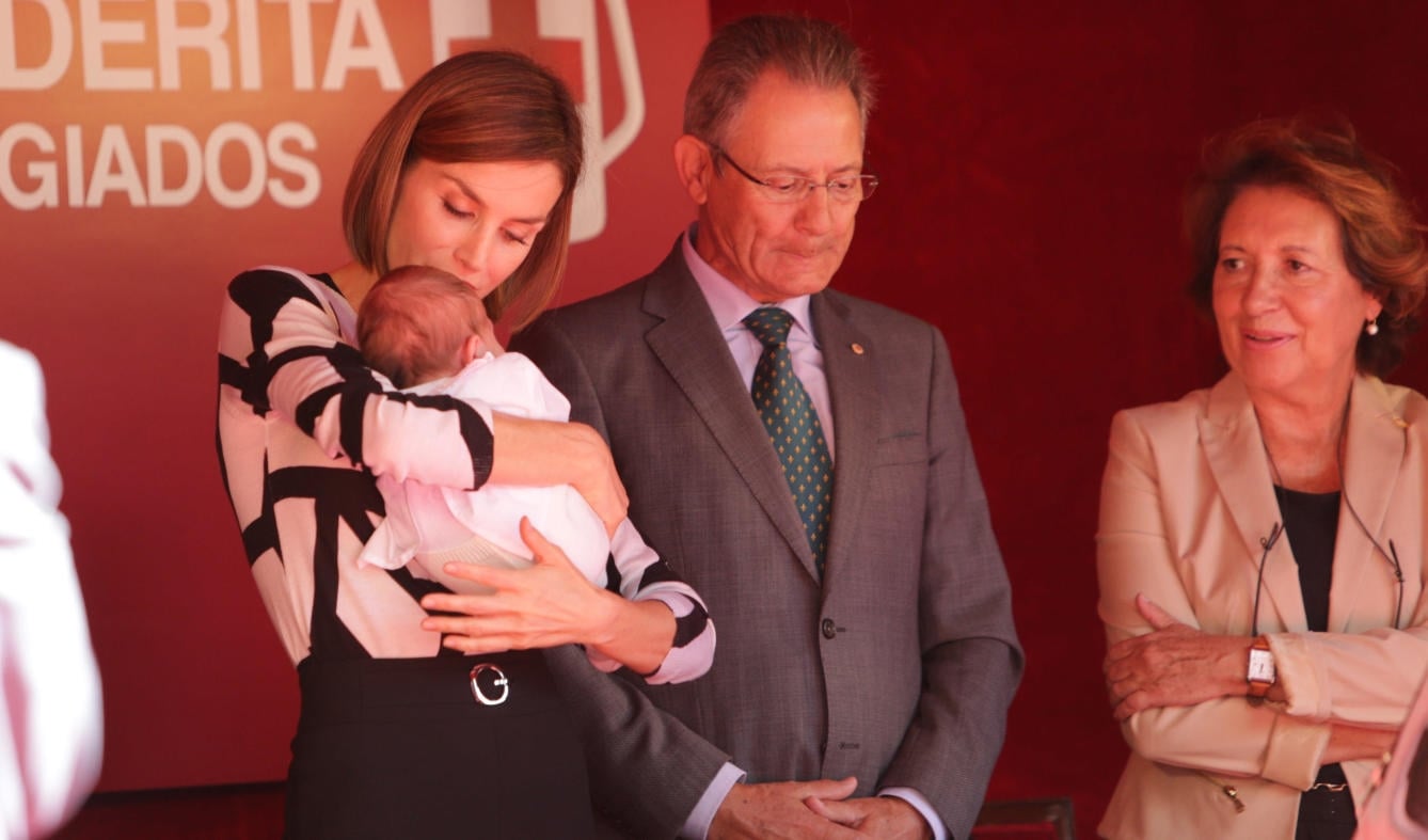 la-reina-letizia-participa-en-el-dia-de-la-cruz-roja