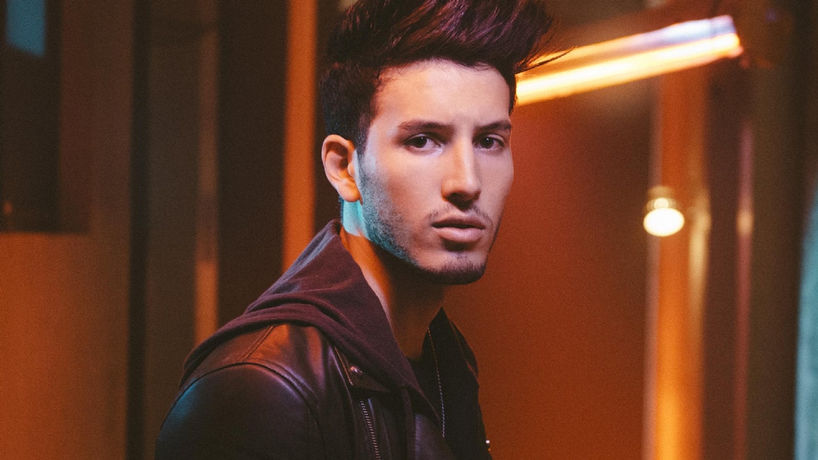 sebastian-yatra-1524743653.86.2560x1440