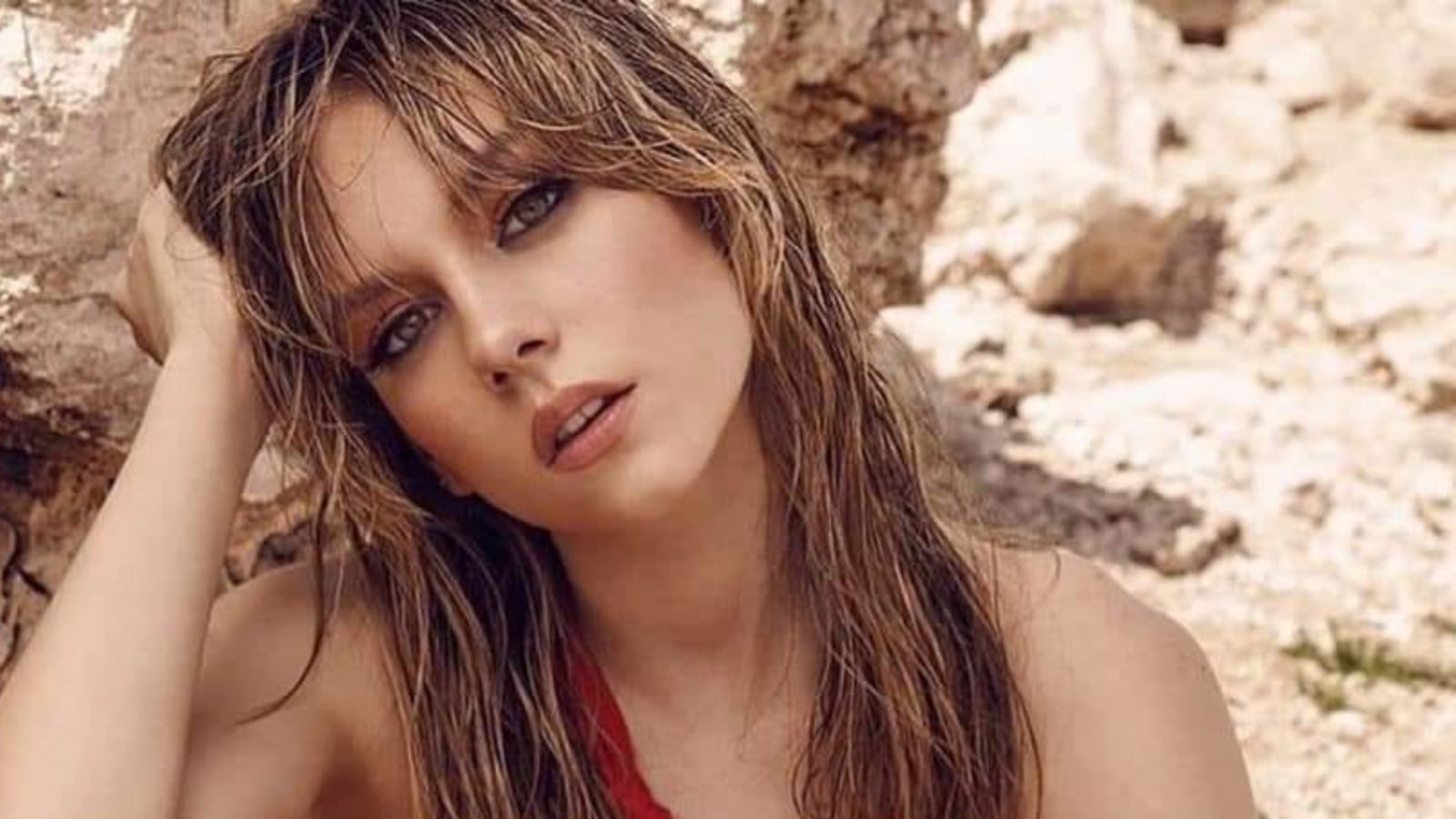 Ester_Exposito_baila_sensual_en_instagram