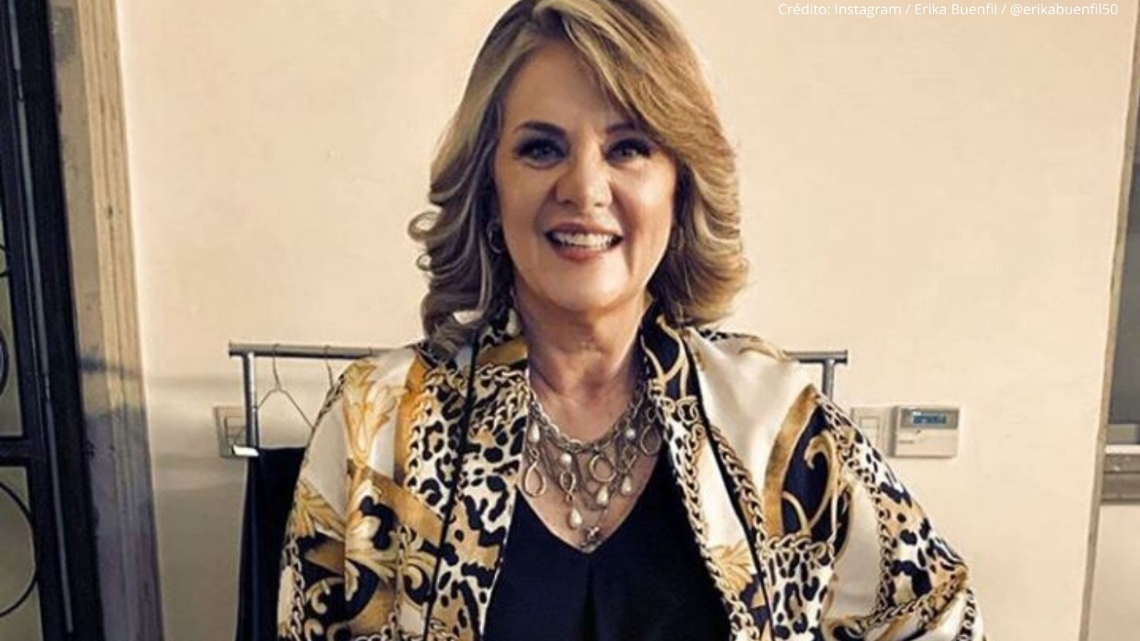erika-buenfil-cautivo-a-sus-fans-al-imitar-a-danna-paola.