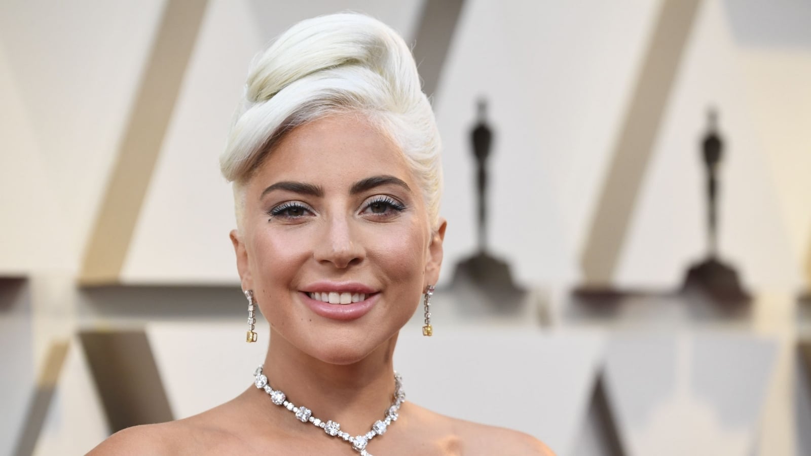 lady gaga oscas 2019 collar