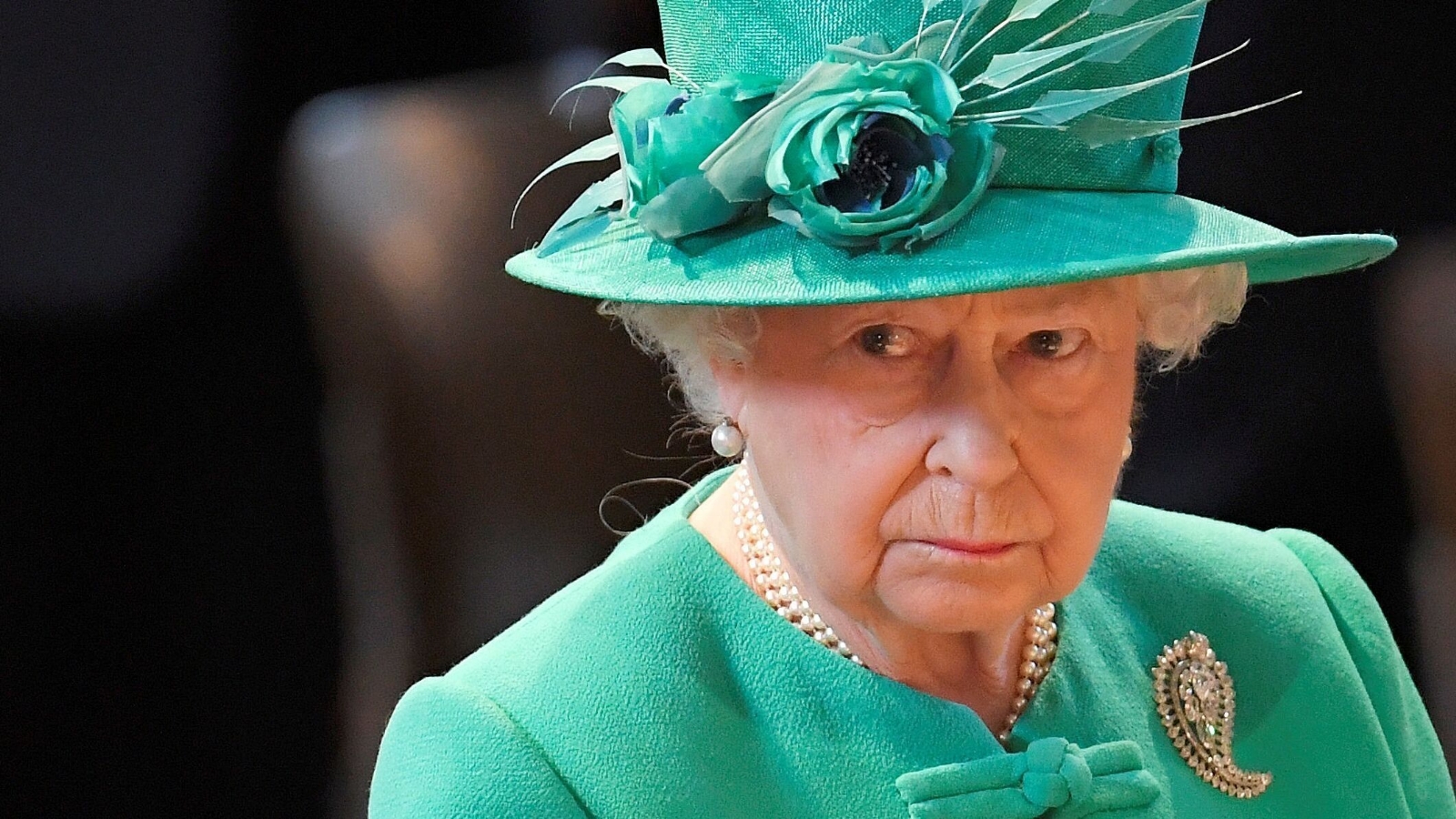 1495699611-hbz-the-queen-crown-index-1495661201_1