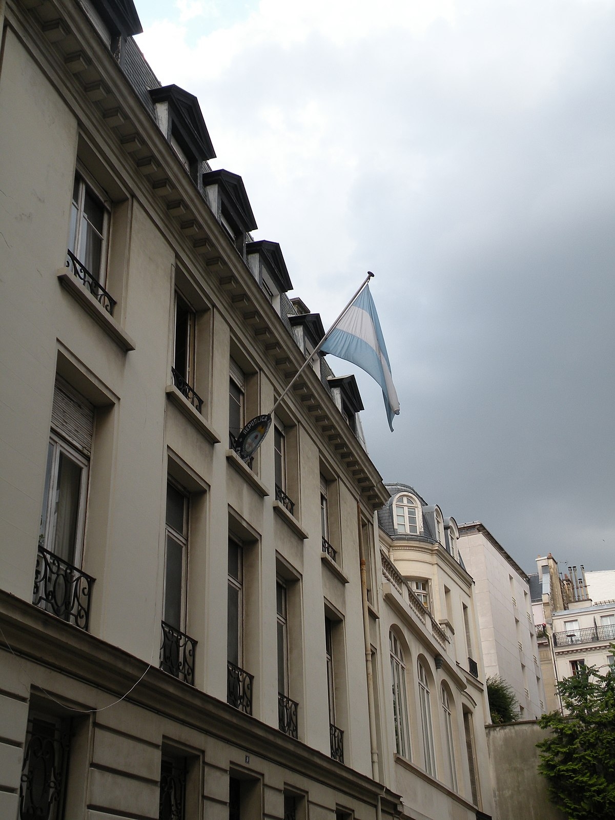 1200px-Argentine_embassy_in_France