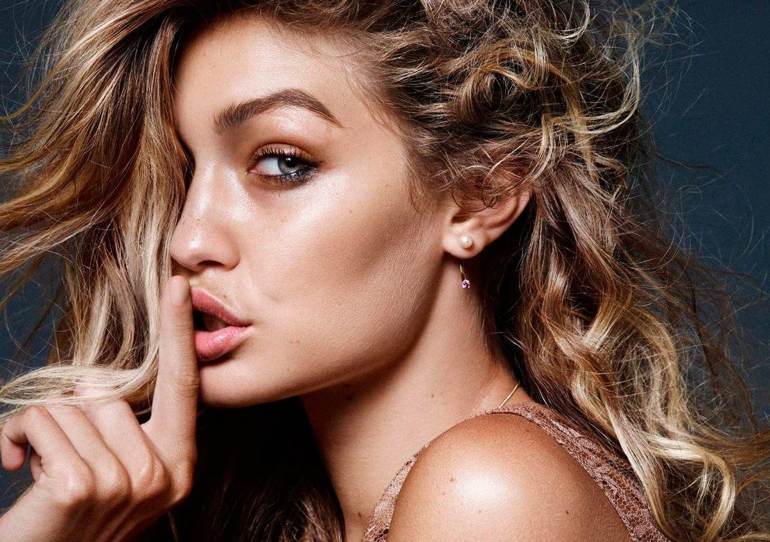 Gigi Hadid - de perfil sexy