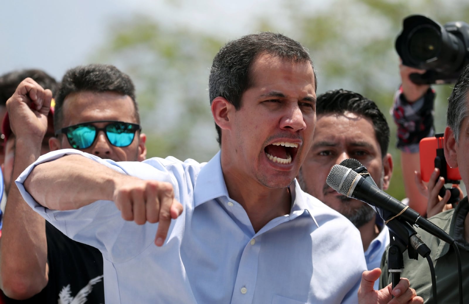 2019-05-18T170615Z_982591030_RC15CAF7C980_RTRMADP_3_VENEZUELA-POLITICS-GUAIDO