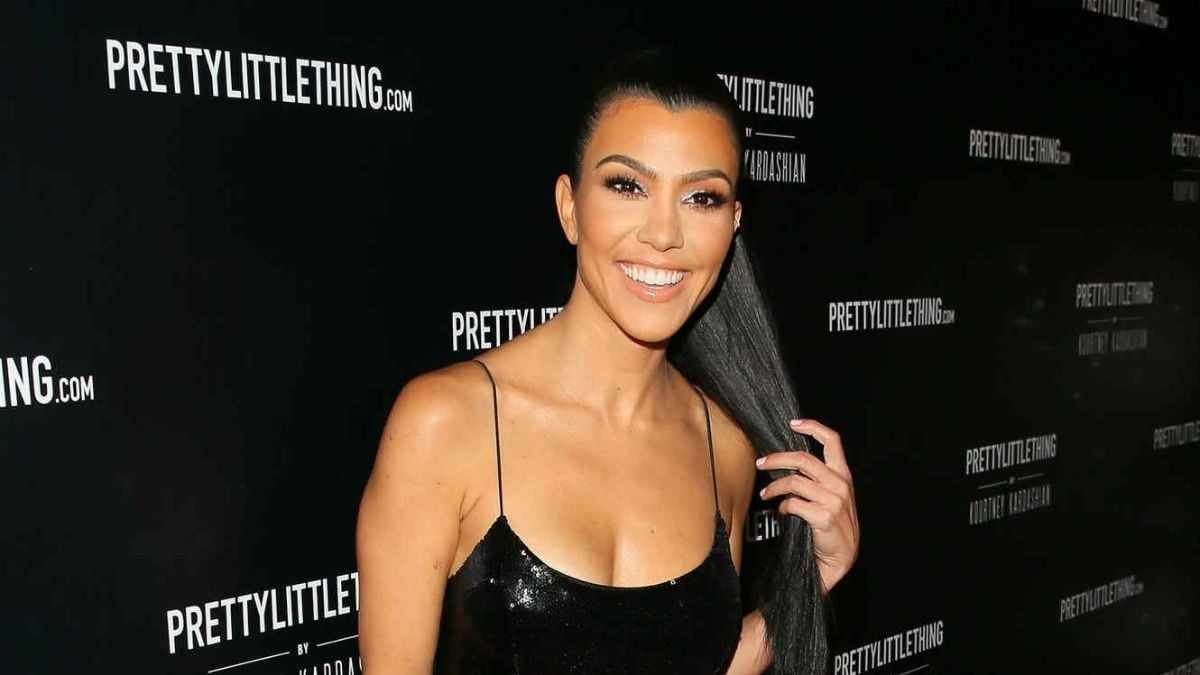 Kourtney Kardashian - brillos y coleta