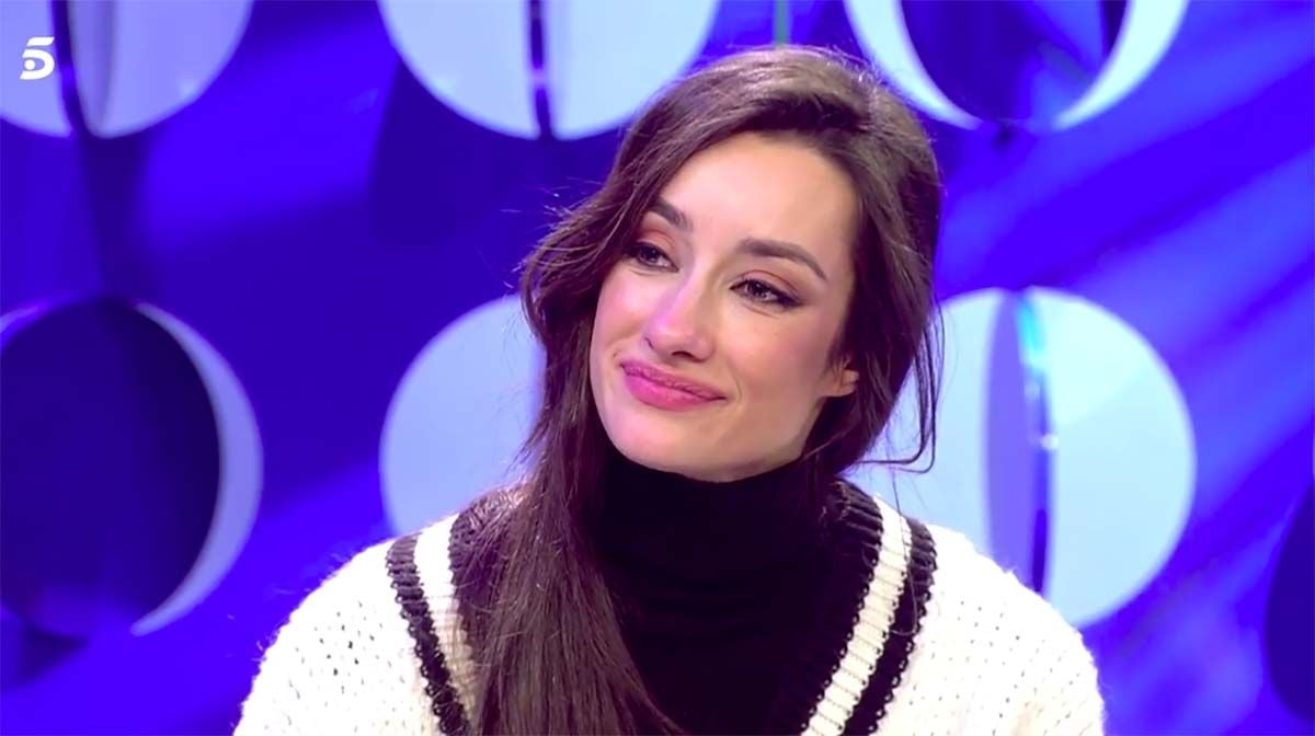 adara-molinero-1576918043