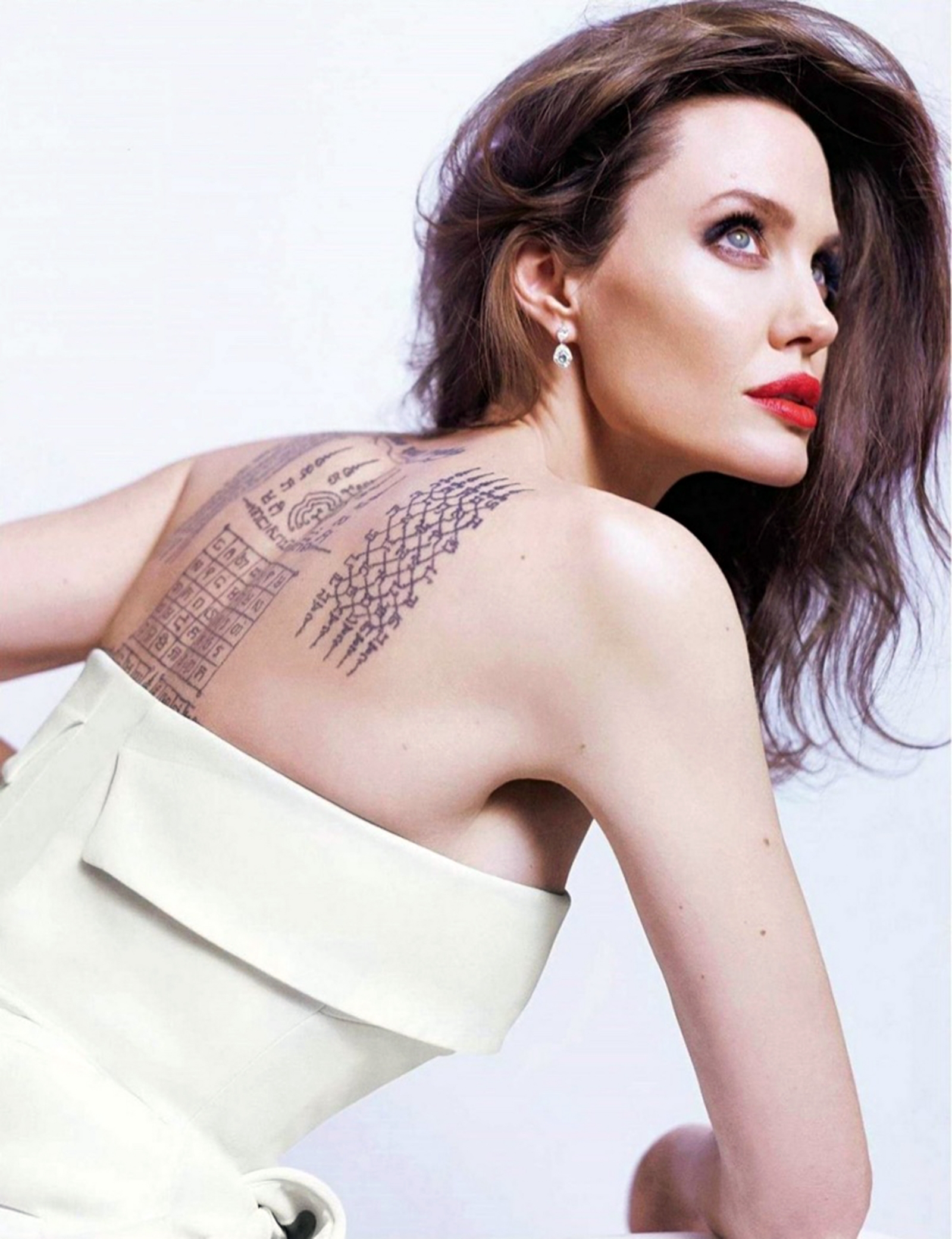 angelina-jolie-tatuaje.jpg.imgo