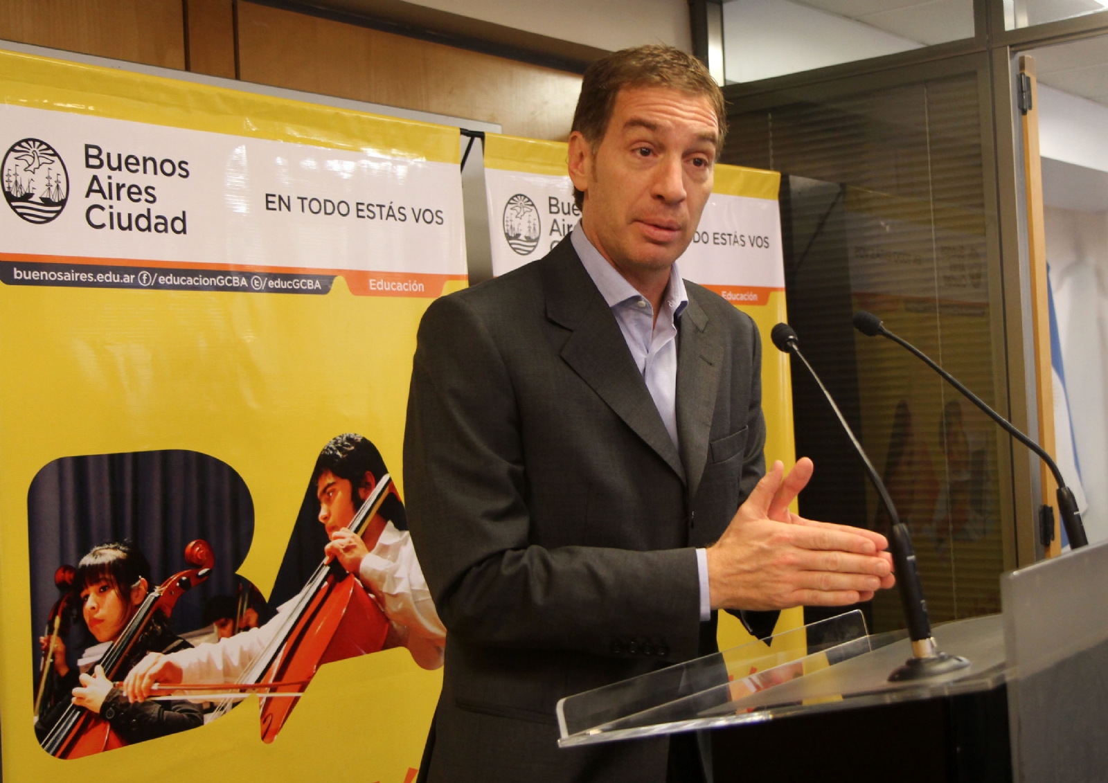 Diego_Santilli_en_conferencia_de_prensa_luego_de_la_reunión_de_gabinete_(7304145118)