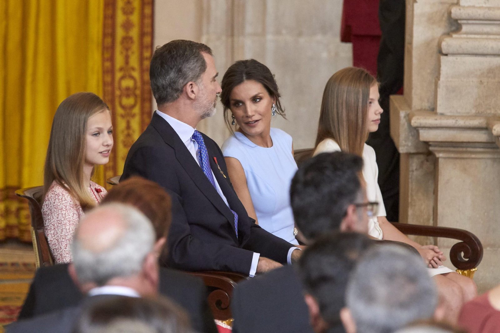 europapress-2218422-19-june-2019-spain-madrid-king-felipe-vi-of-spain-2-l-queen-letizia-of-spain-2-r-and-their-daughters-leonor-princess-of-asturias-l-and-infanta-sofia-of-spain-take-part-in-the-award-cer