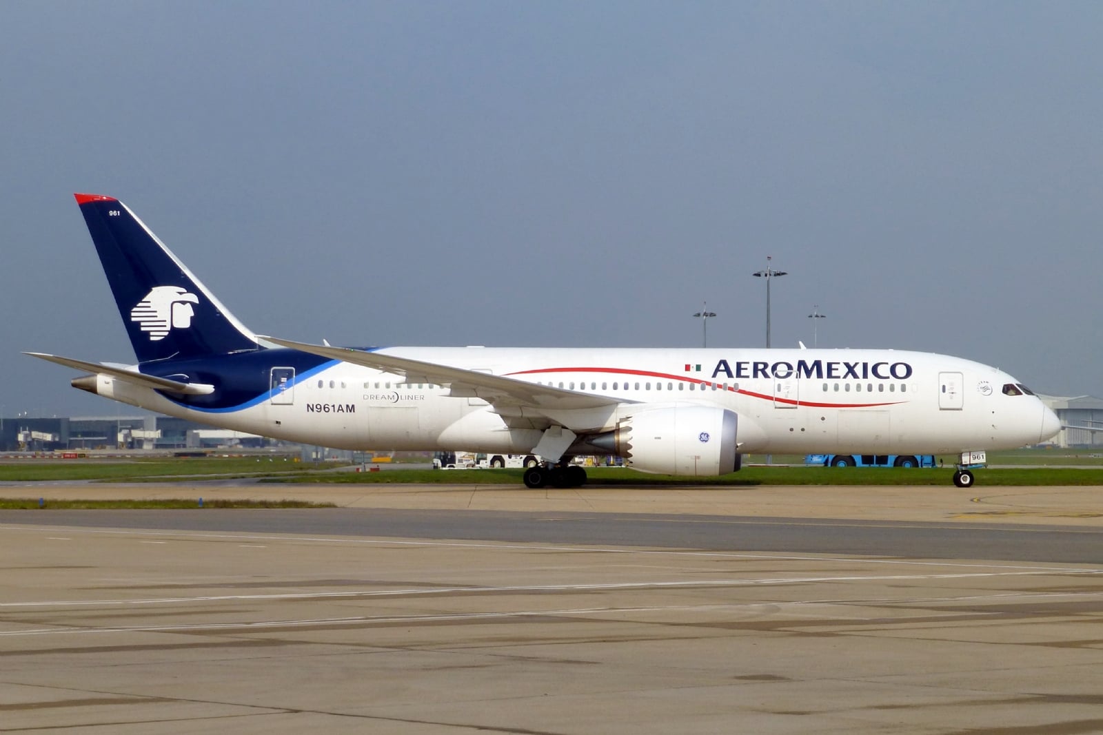 Aeroméxico,_Boeing_787-8_Dreamliner,_N961AM_-_LHR