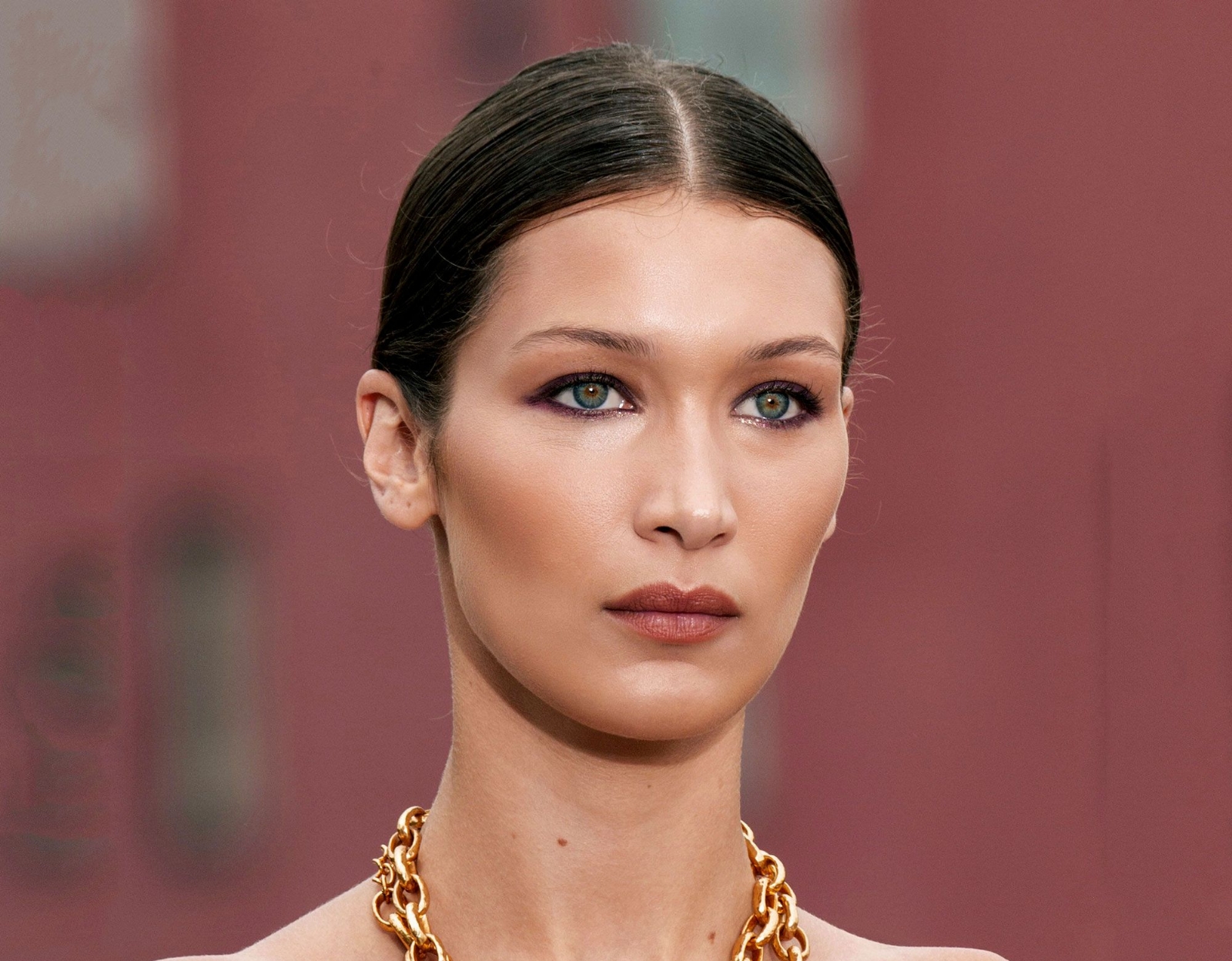 bella-hadid-portada-1571659354