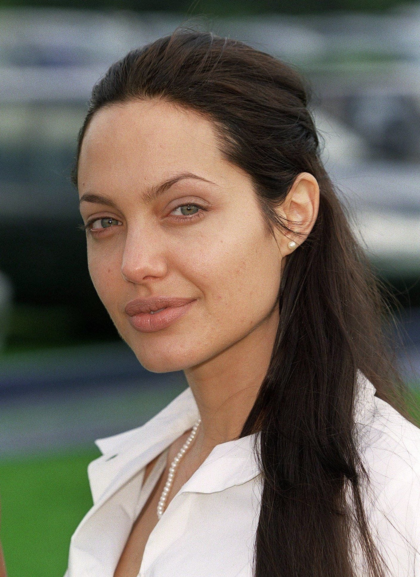 Angelina-Jolie-no-makeup-6
