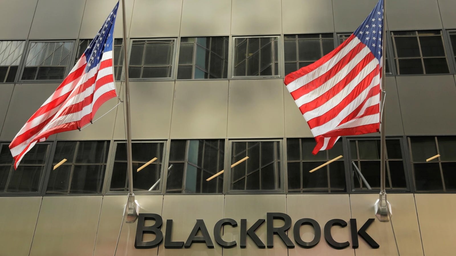 2020-03-20t132713z_1573809663_rc2pnf9eentr_rtrmadp_3_health-coronavirus-blackrock_x1x_crop1590770231310