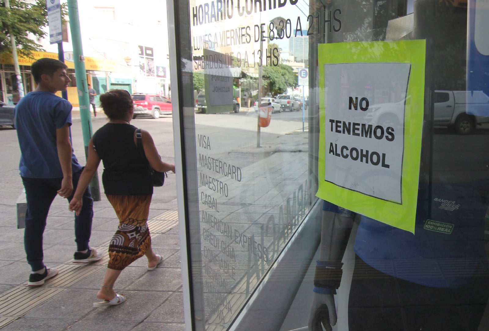 NF007-NEUQUÉN.Farmacia-sin-alcohol-Coronavirus-FOTO-Oscar-Livera