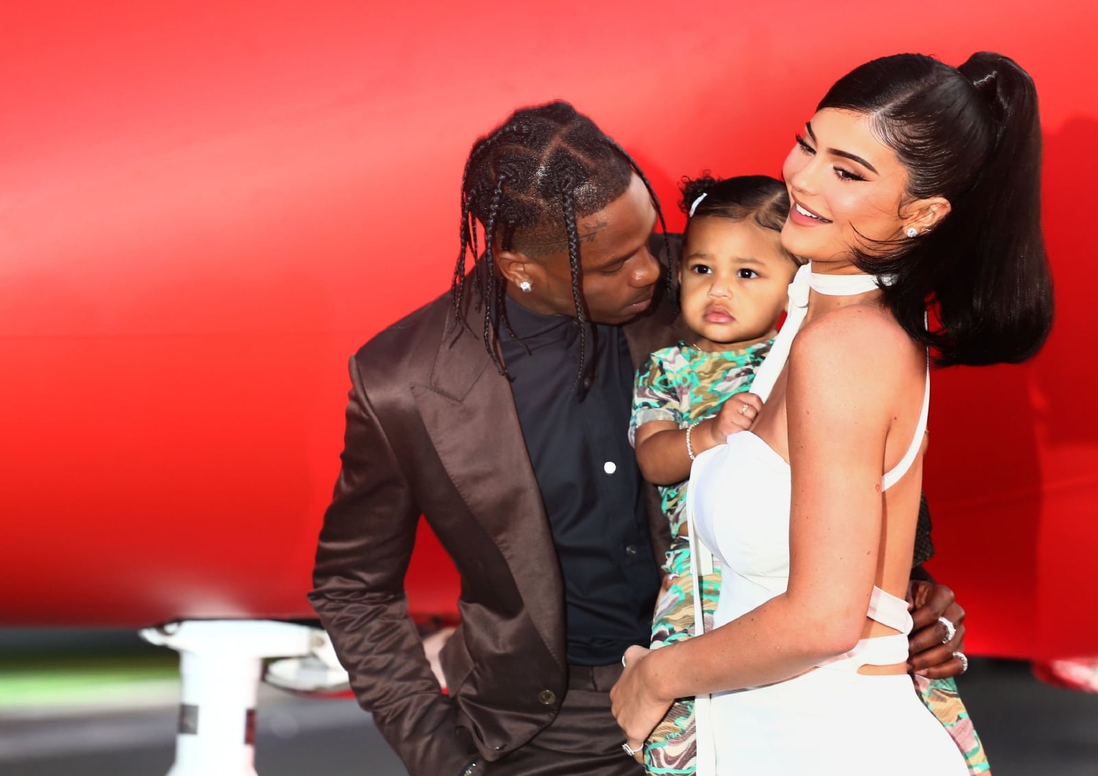 Kylie Jenner y Travis con Stormi