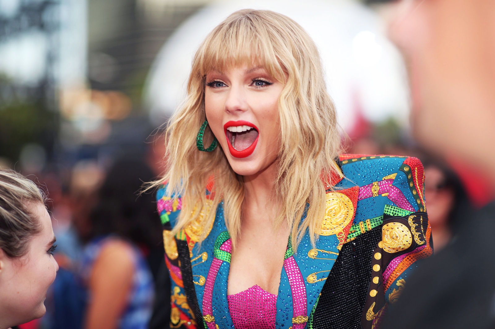 Taylor-Swift-2019-best-selling-artist