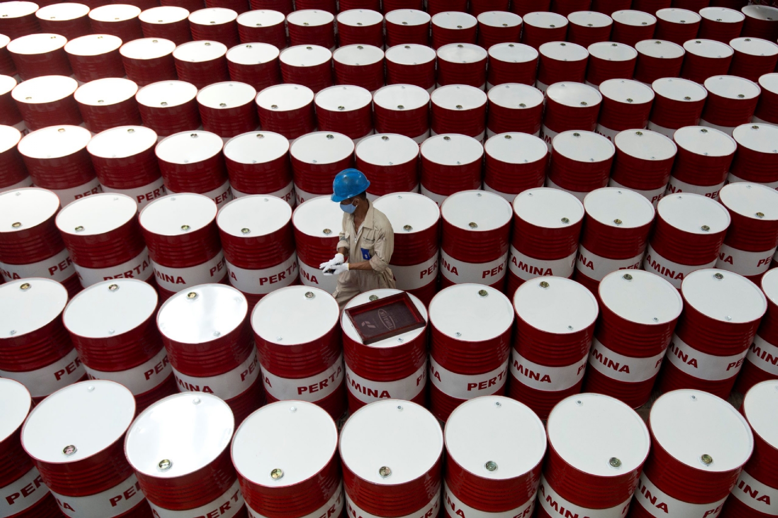 wsj-los-mercados-apuntan-a-un-exceso-de-petroleo-por-tiempo-prolongado-scaled