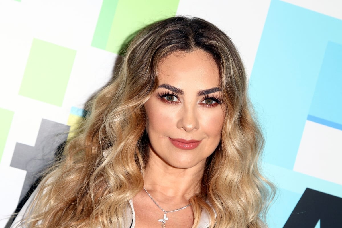 8797-ARACELYARAMBULA-LATIN-AMA-17-1_zez6dg