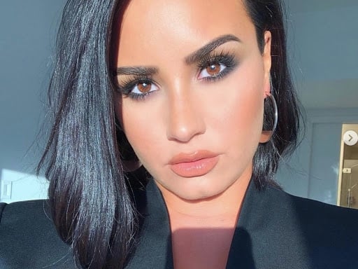 Demi Lovato - frente