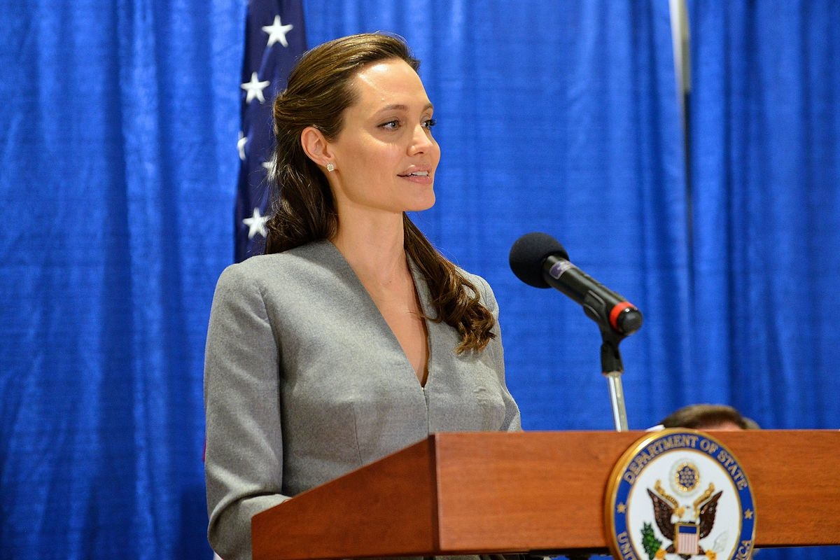 UNHCR_Special_Envoy_Jolie_Pitt_Addresses_the_Audience_at_an_Interfaith_Iftar_Reception_to_Mark_World_Refugee_Day_27205501364