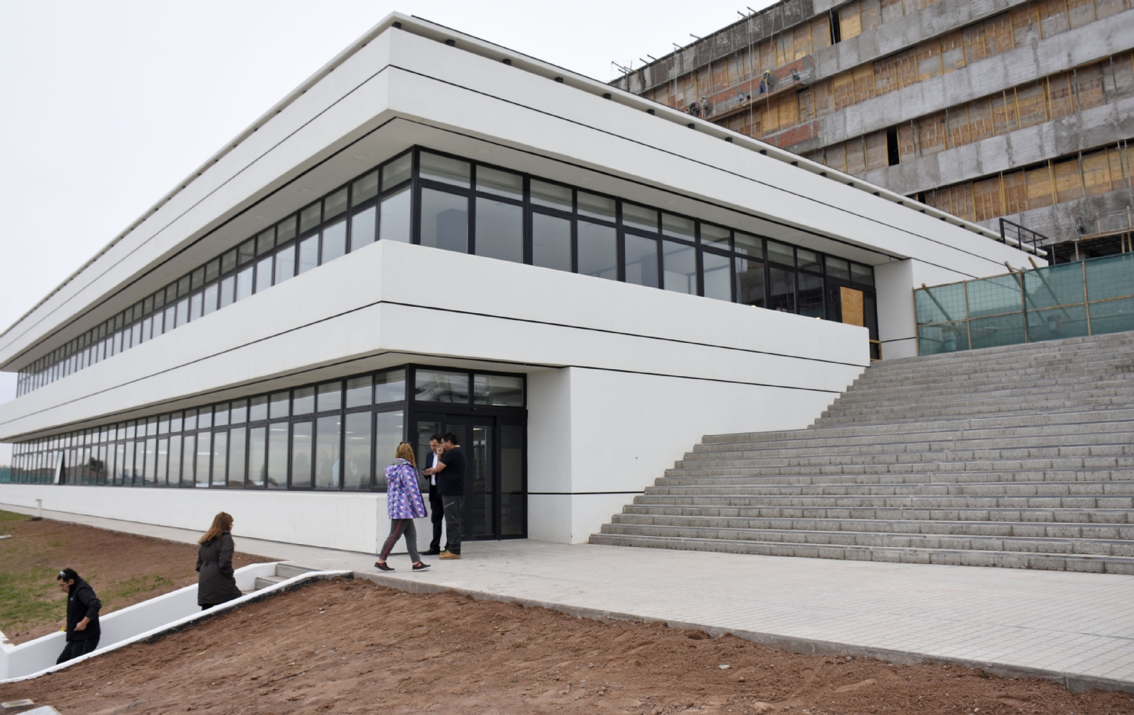 ag-nqn-comenzó-a-funcionar-un-sector-de-la-nueva-municipalidad-del-oeste-salto-4
