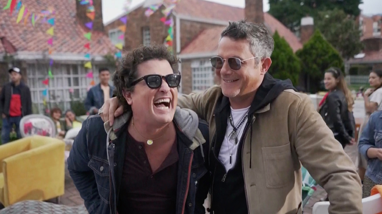 Carlos-Vives-y-Alejandro-Sanz-estrenan-“For-Sale”-su-primera