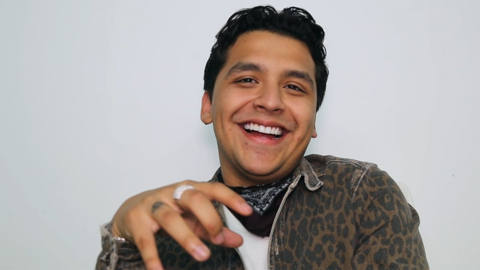 181105_3824694_Christian_Nodal_completa_la_frase_en_una_div