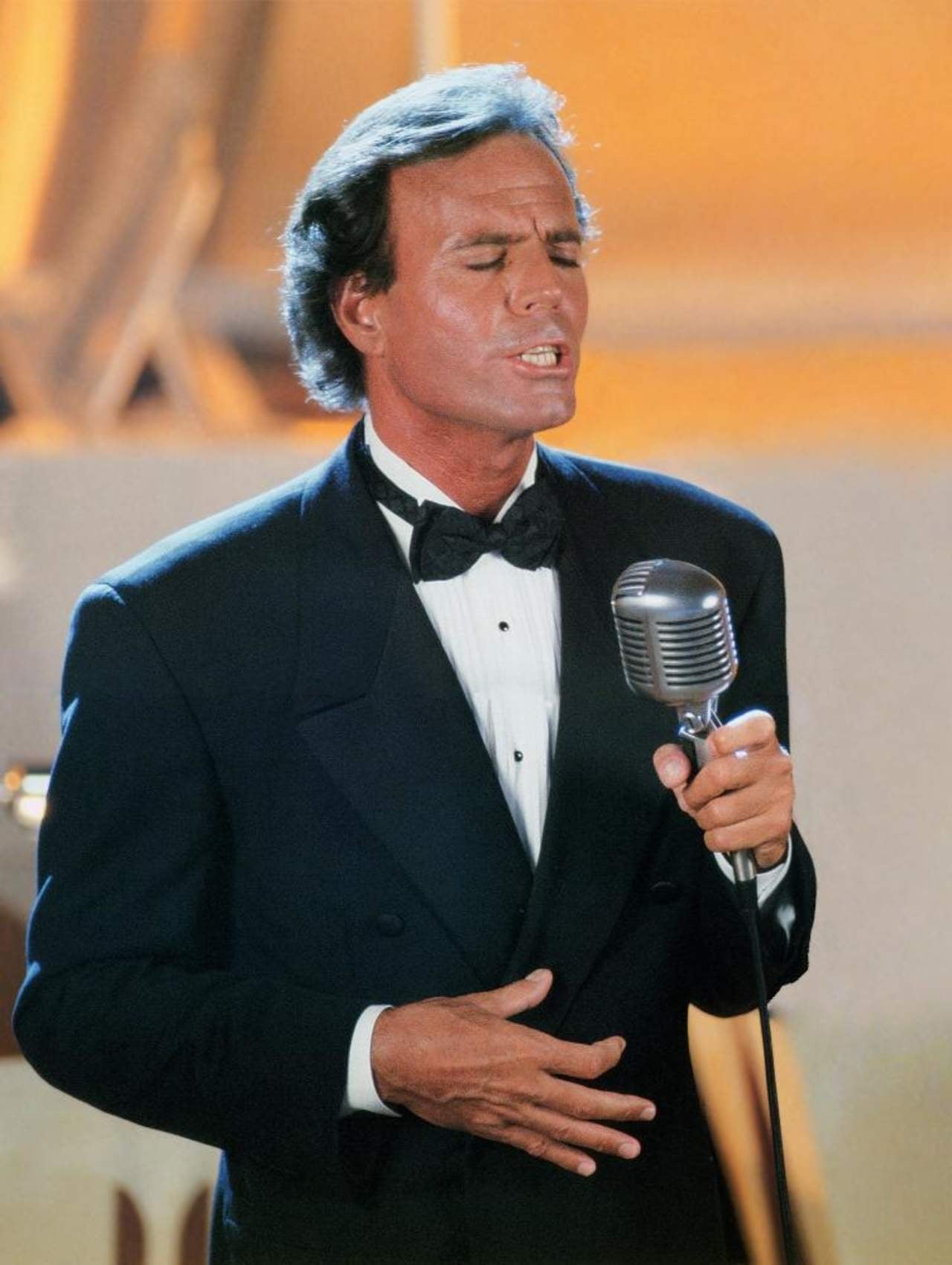 Julio Iglesias - cantando