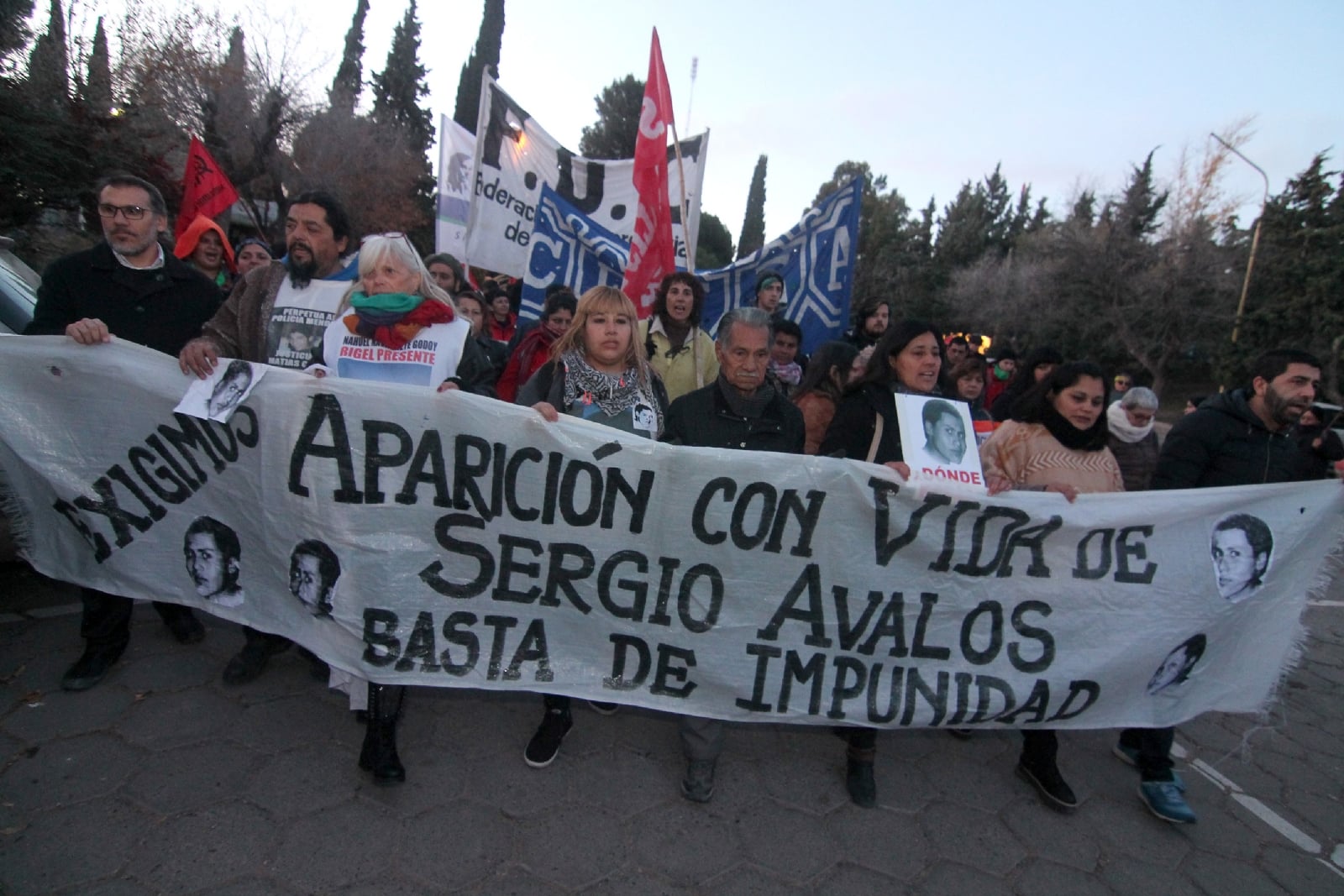 NF004-NEUQUÉN.Marcha-16-años-desaparición-Sergio-Avalos-FOTO-Oscar-Livera