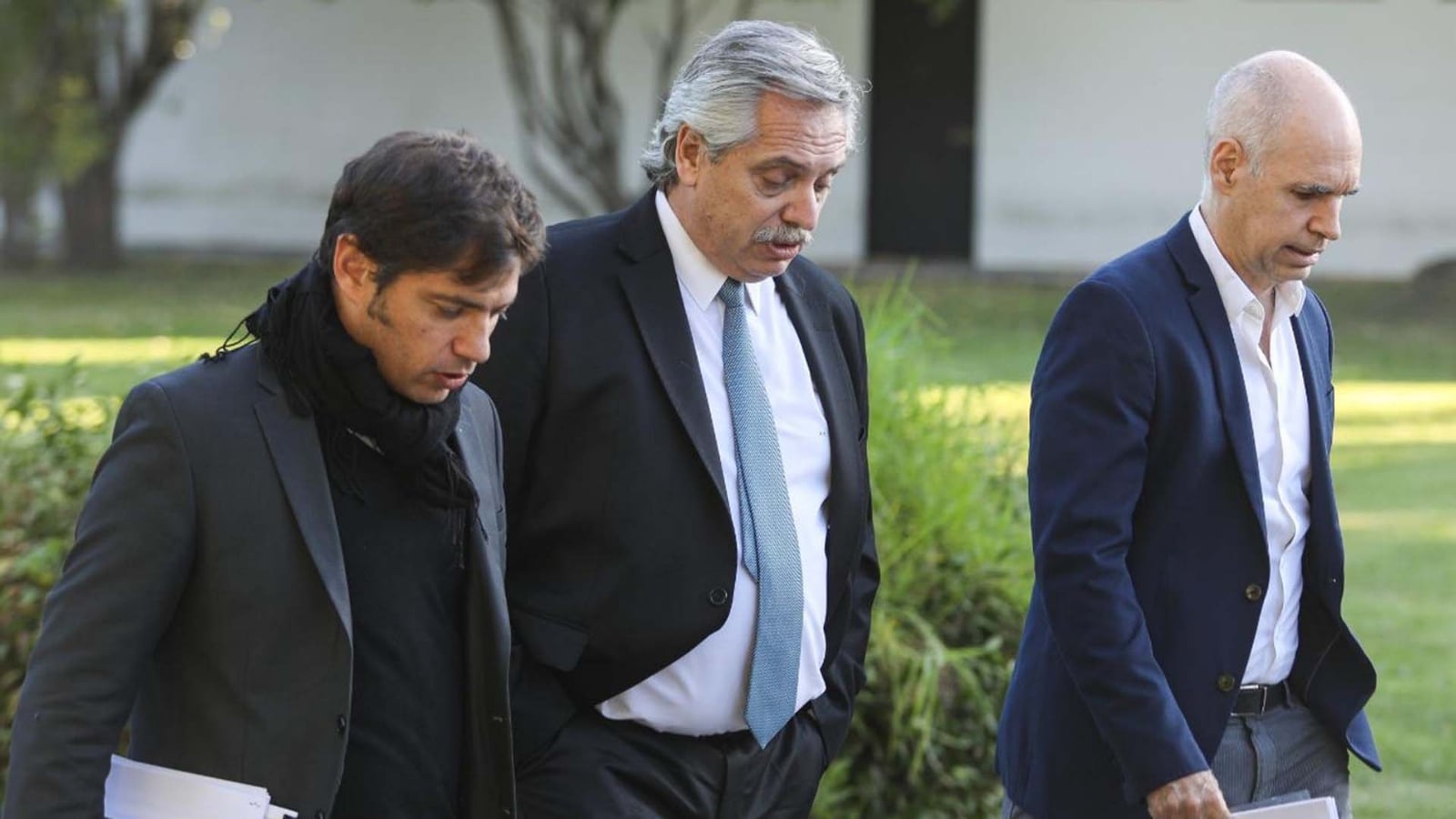 los tres