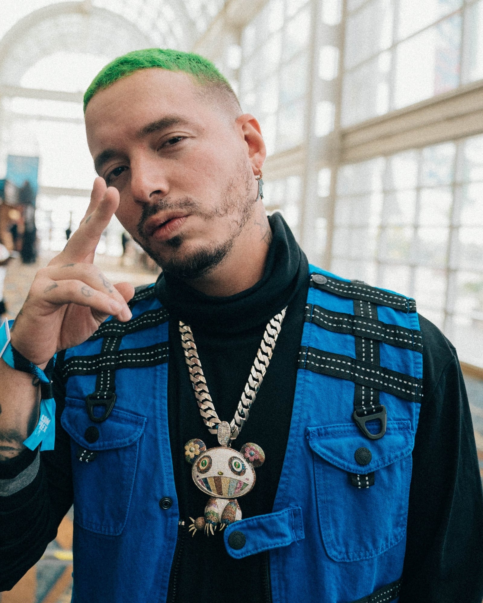J Balvin inédita