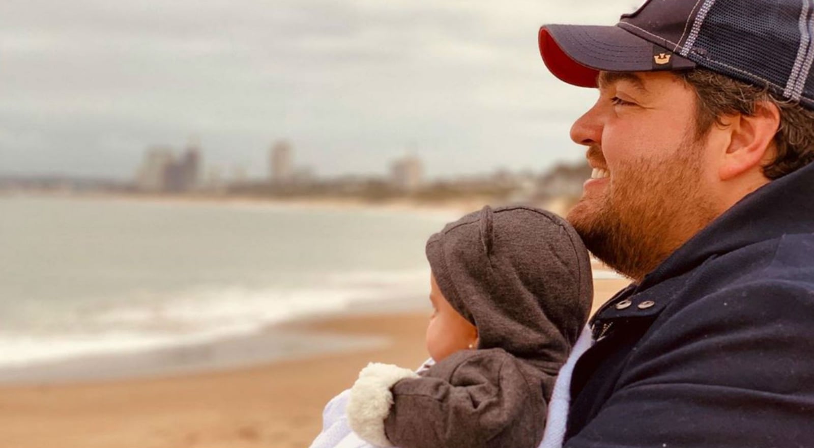 dario-barassi-llevo-a-su-hija-a-conocer-el-mar-a-punta-del-este-793188
