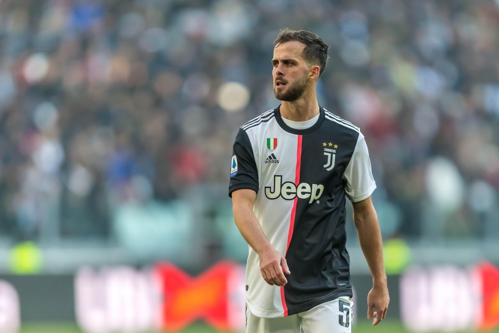 miralem-pjanic-en-un-partido-de-la-juventus-efe