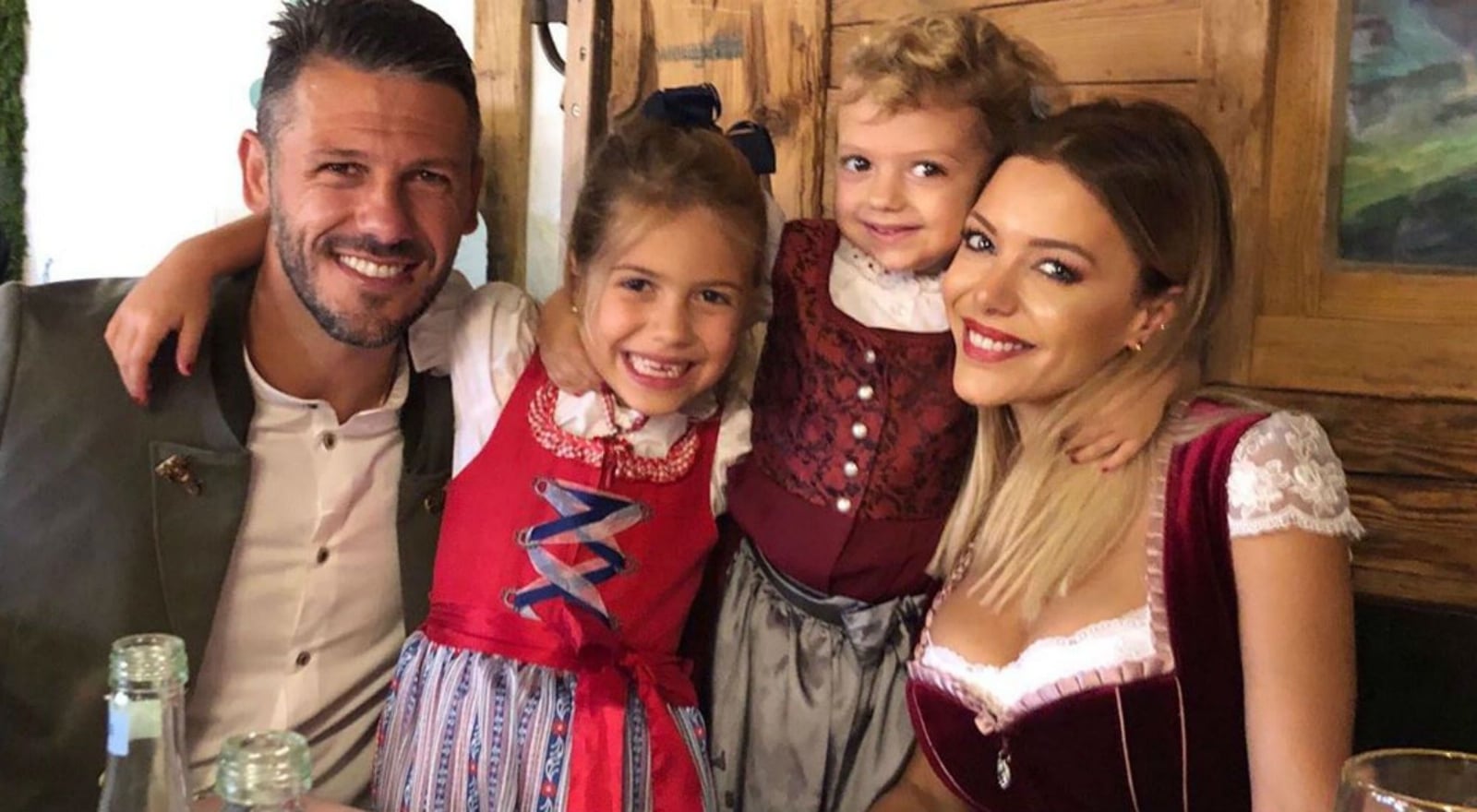 mira-como-se-disfrazaron-eva-anderson-y-su-familia-para-celebrar-el-oktoberfest-783143