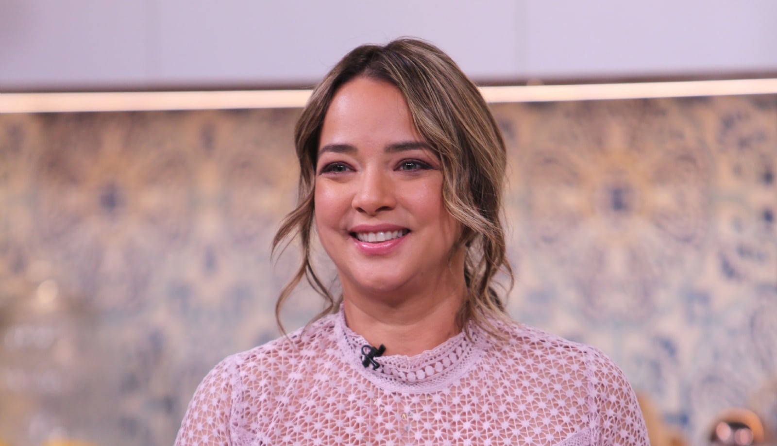 1140-adamari-lopez-cancer-survivor-esp