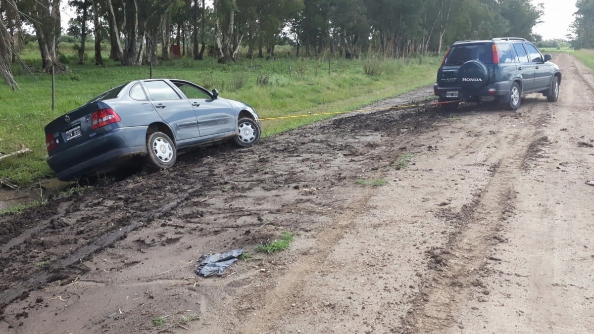 accident_auto_shock_route_disaster_mud_path_field-943257 (1)