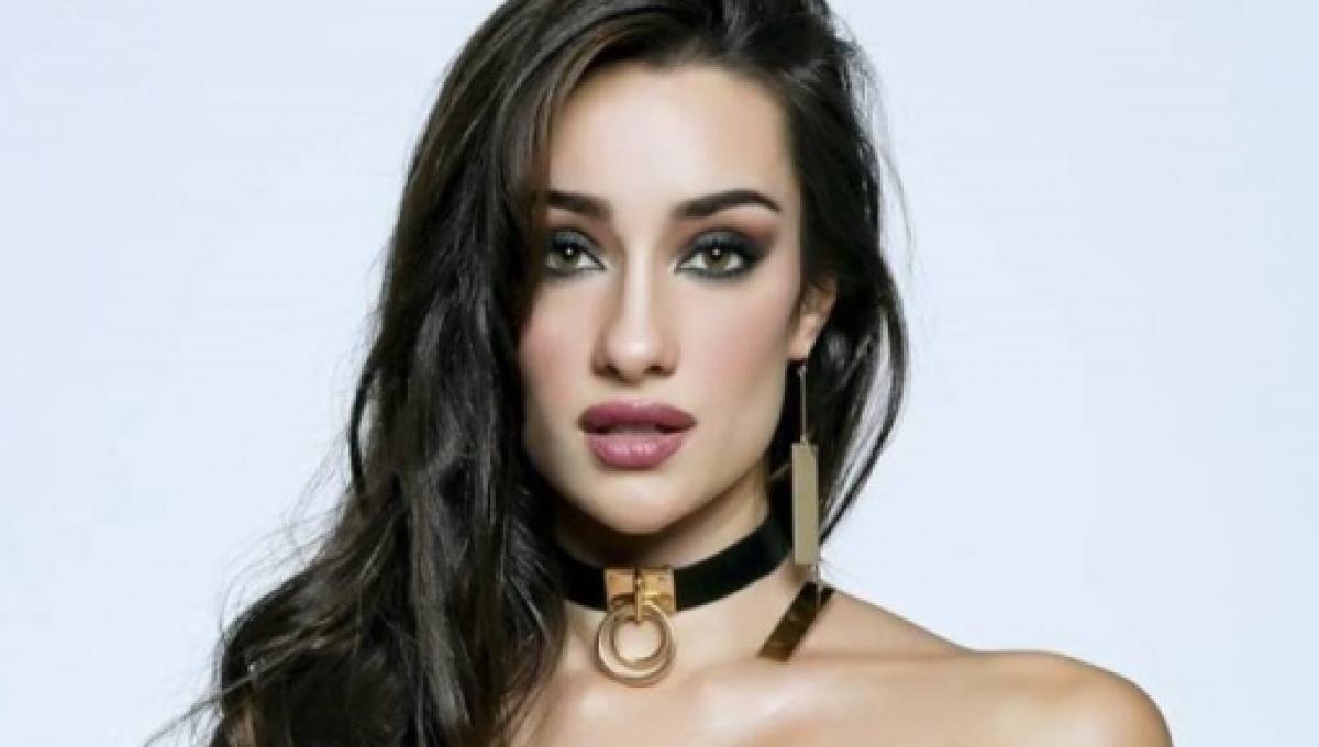 Adara Molinero - collar oscuro