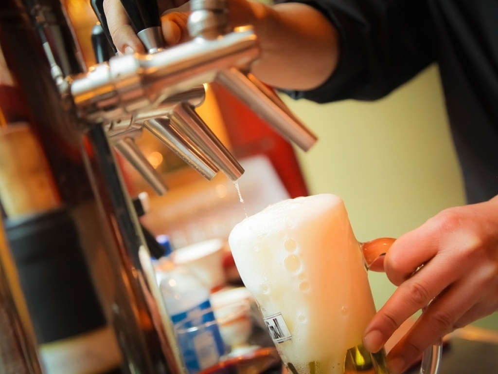 www.minutoneuquen.com tiran cervezas3
