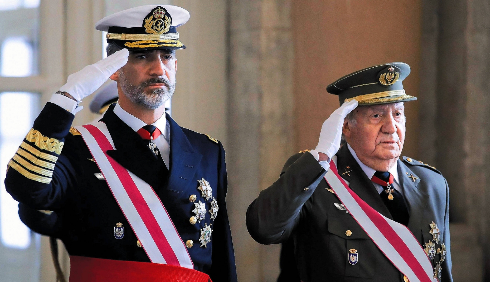 www.minutoneuquen.com rey felipe y juan carlos saludan