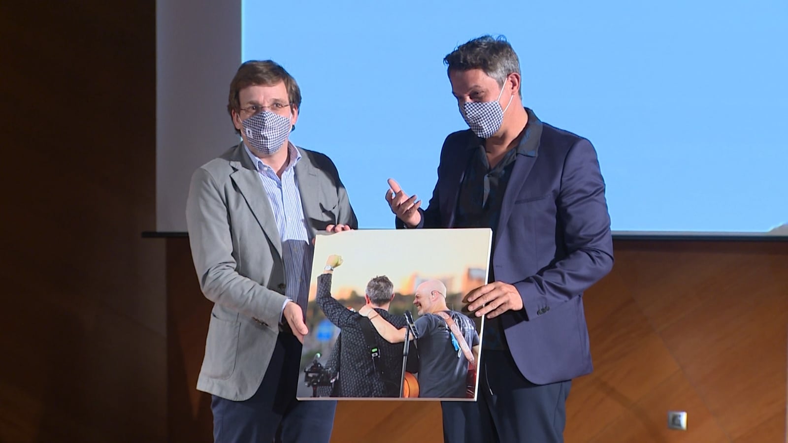 alejandro-sanz-es-reconocido-profesionalmente-por-el-ayuntamiento-de-madrid