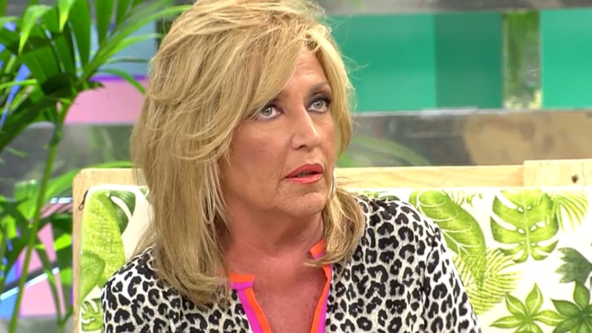 Lydia Lozano - mira hacia arriba