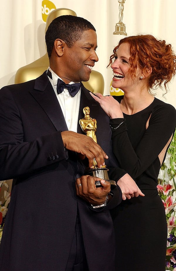 denzel-washington-julia-roberts-entrega-premios-oscar-2002-600