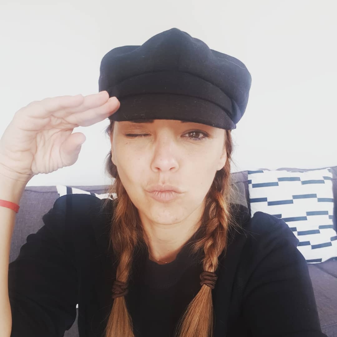 Chenoa de gorro
