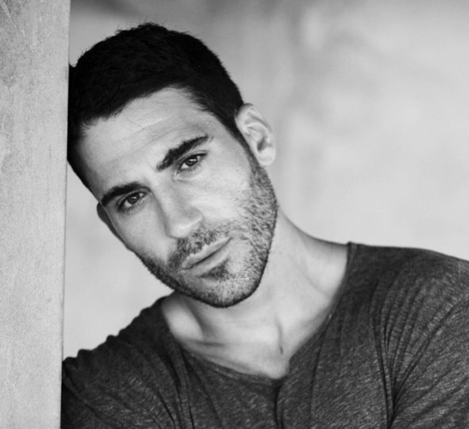 Miguel Ángel Silvestre - imagen sin color